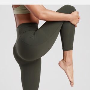 Athleta Salutation Stash Pocket II 7/8 Tight